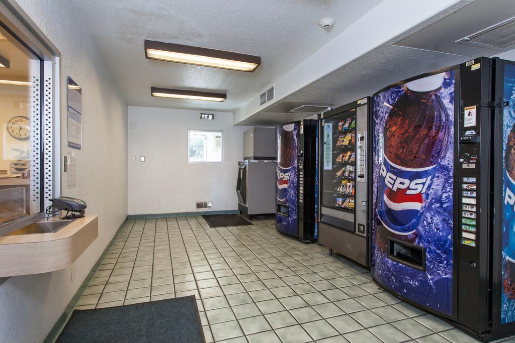Park Inn By Radisson, Turlock Bagian luar foto