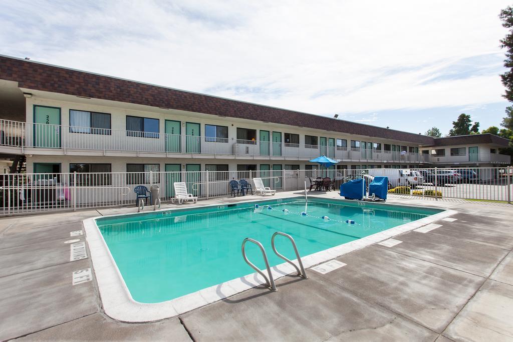Park Inn By Radisson, Turlock Bagian luar foto