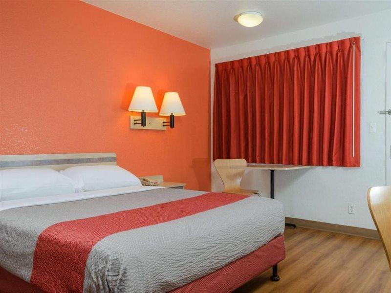 Park Inn By Radisson, Turlock Bagian luar foto