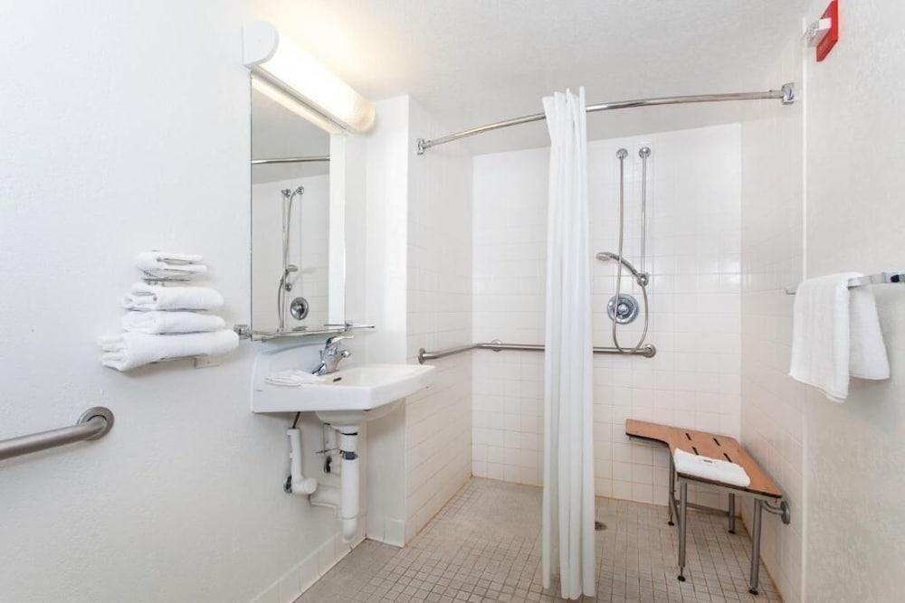 Park Inn By Radisson, Turlock Bagian luar foto