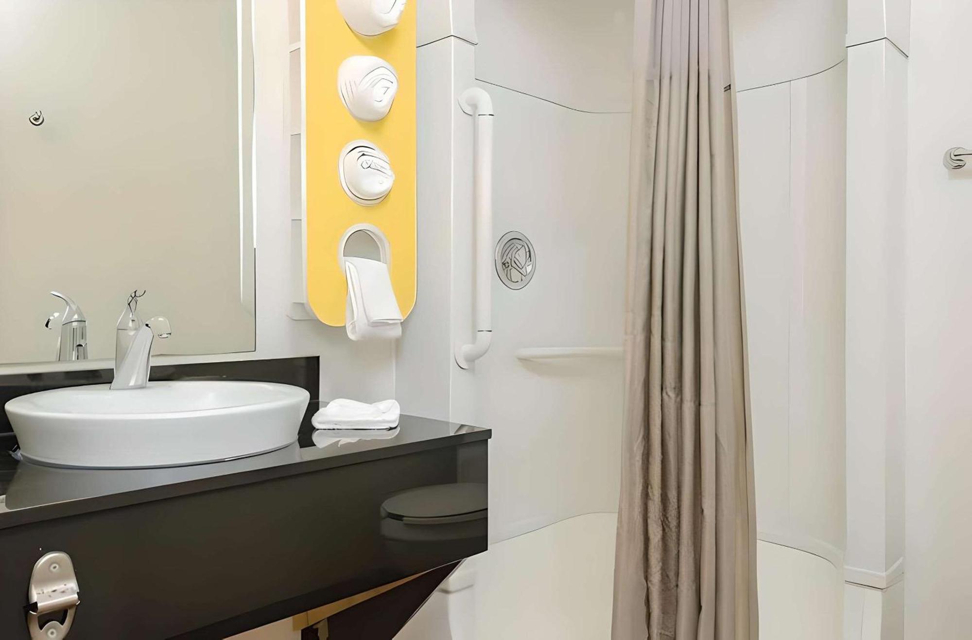 Park Inn By Radisson, Turlock Bagian luar foto