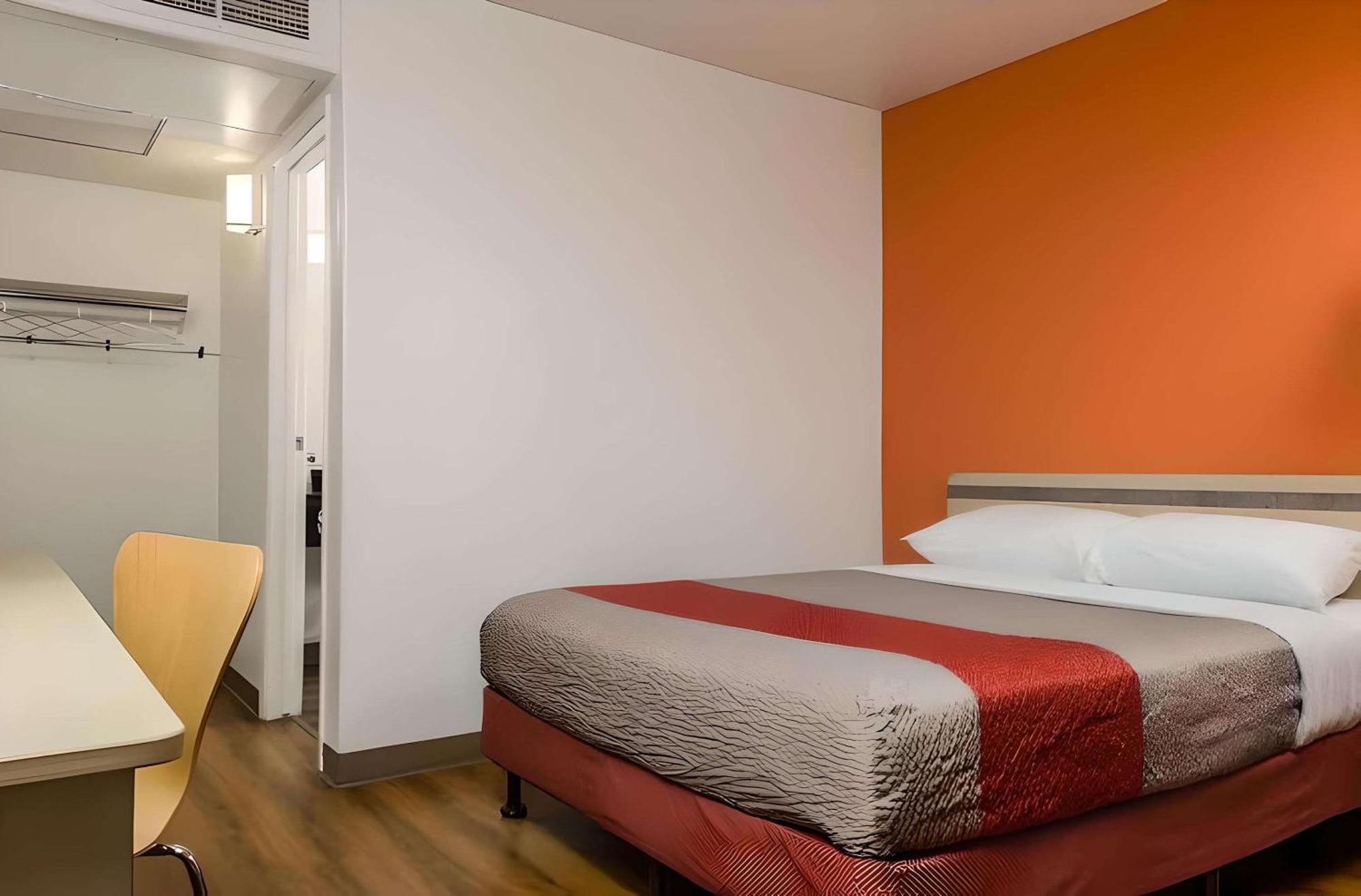 Park Inn By Radisson, Turlock Bagian luar foto