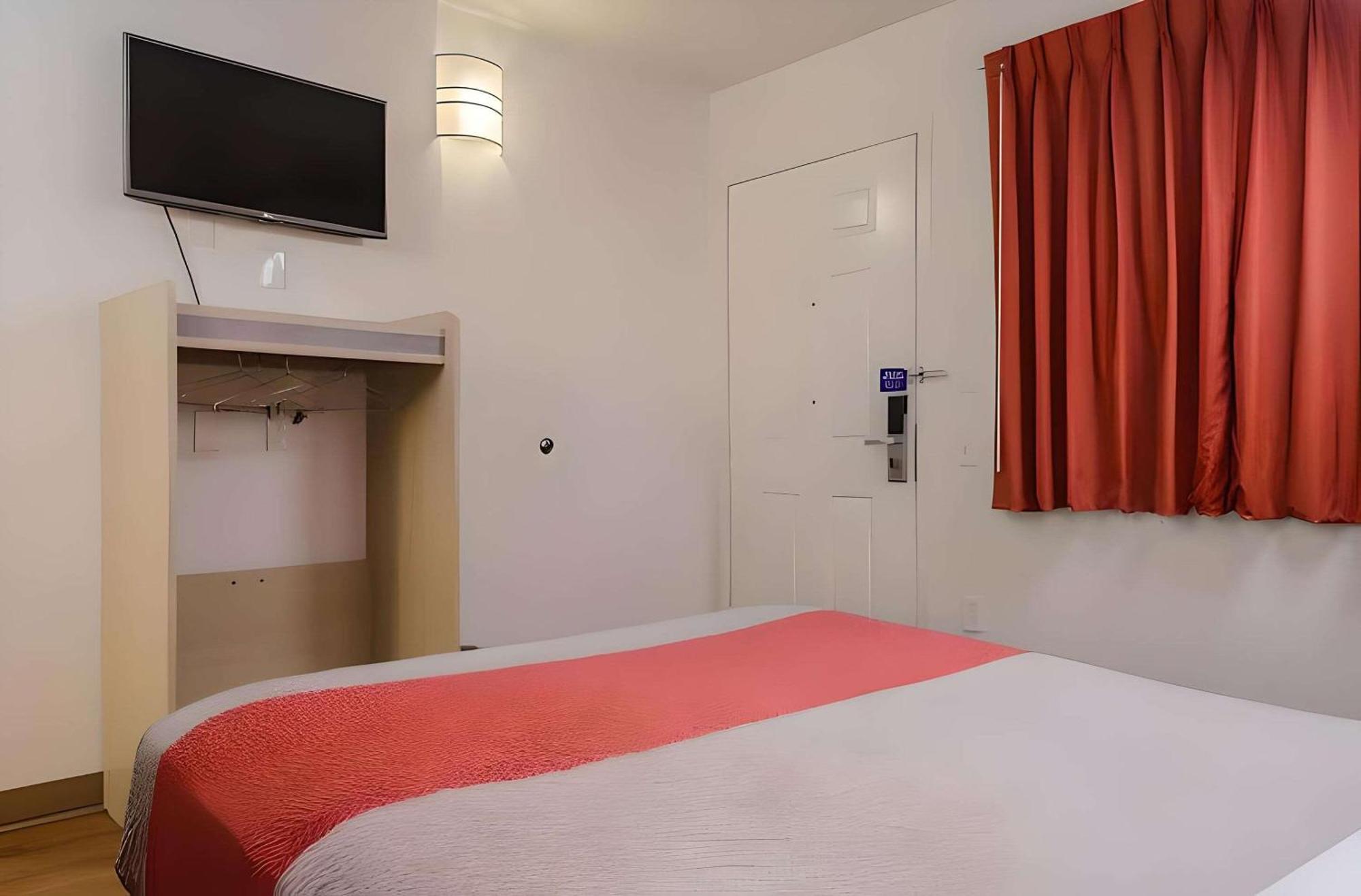 Park Inn By Radisson, Turlock Bagian luar foto