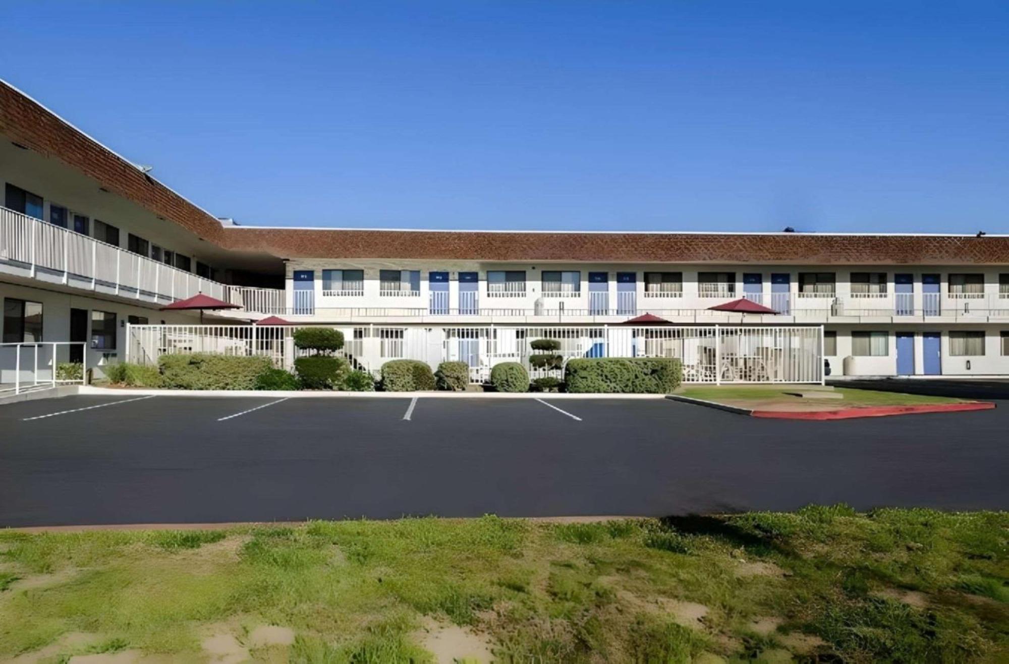 Park Inn By Radisson, Turlock Bagian luar foto