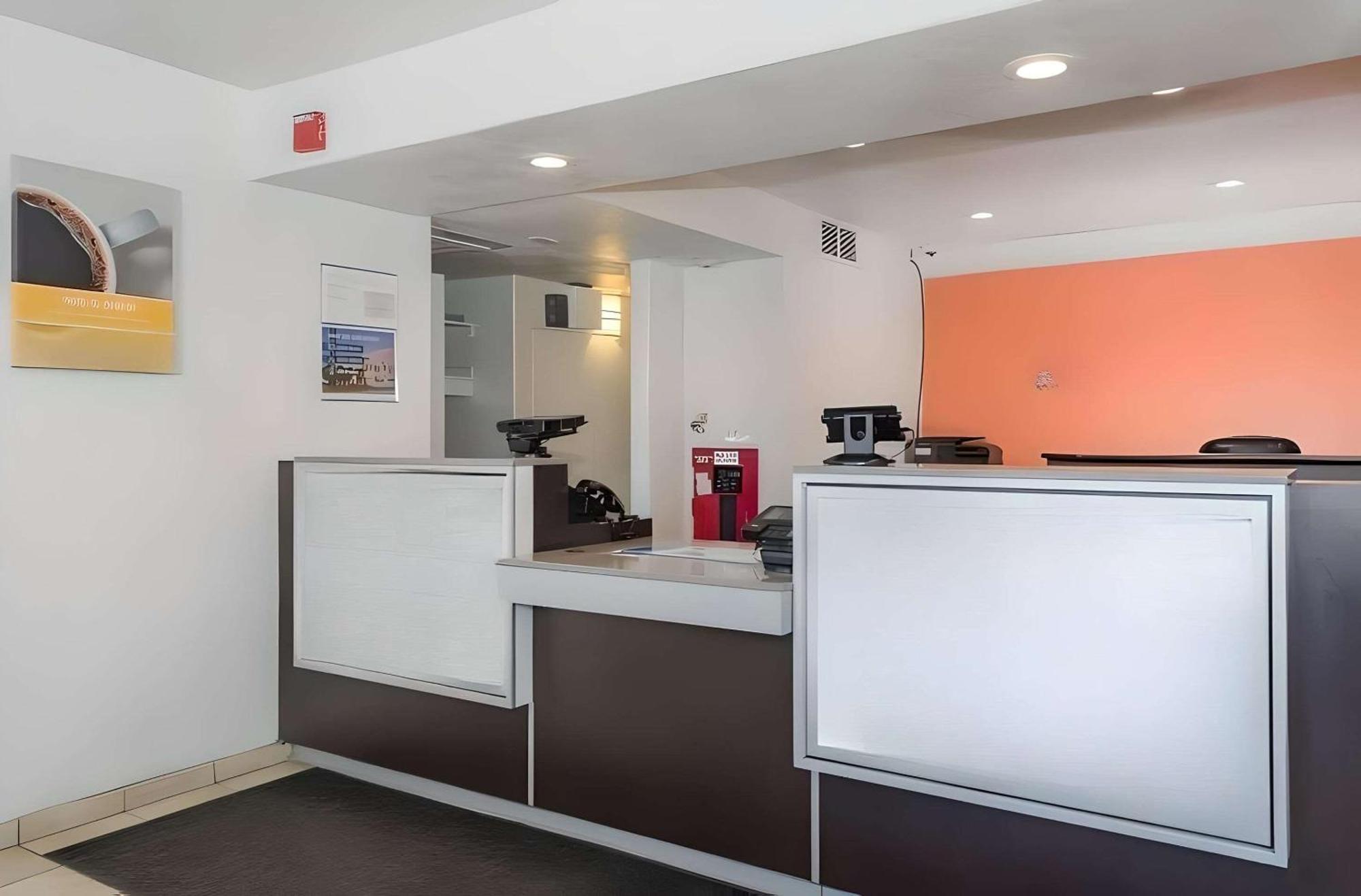 Park Inn By Radisson, Turlock Bagian luar foto