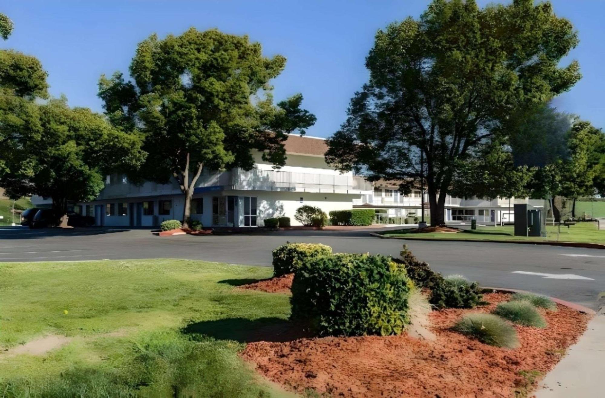 Park Inn By Radisson, Turlock Bagian luar foto