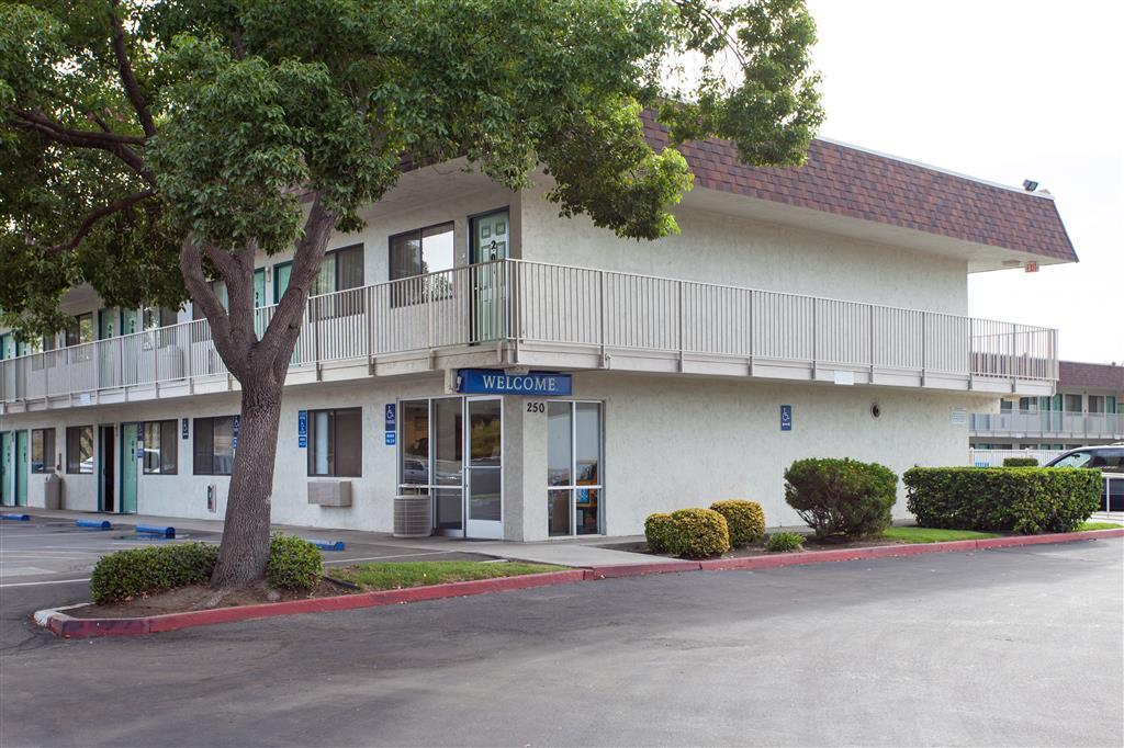 Park Inn By Radisson, Turlock Bagian luar foto