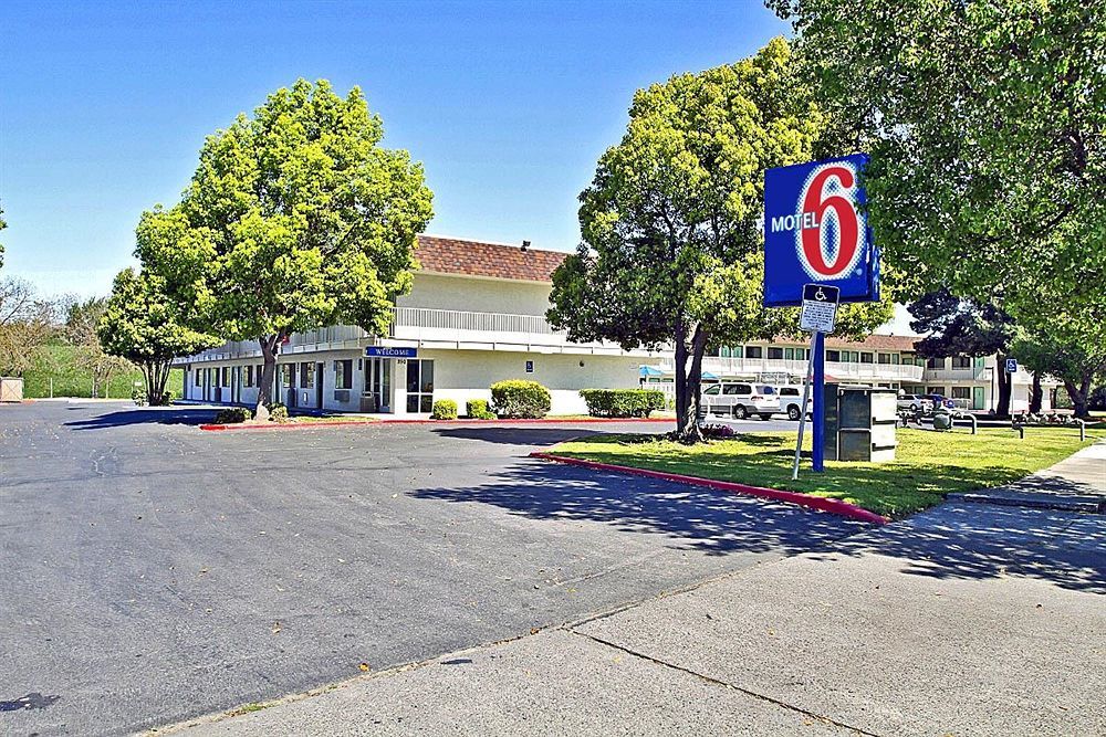 Park Inn By Radisson, Turlock Bagian luar foto